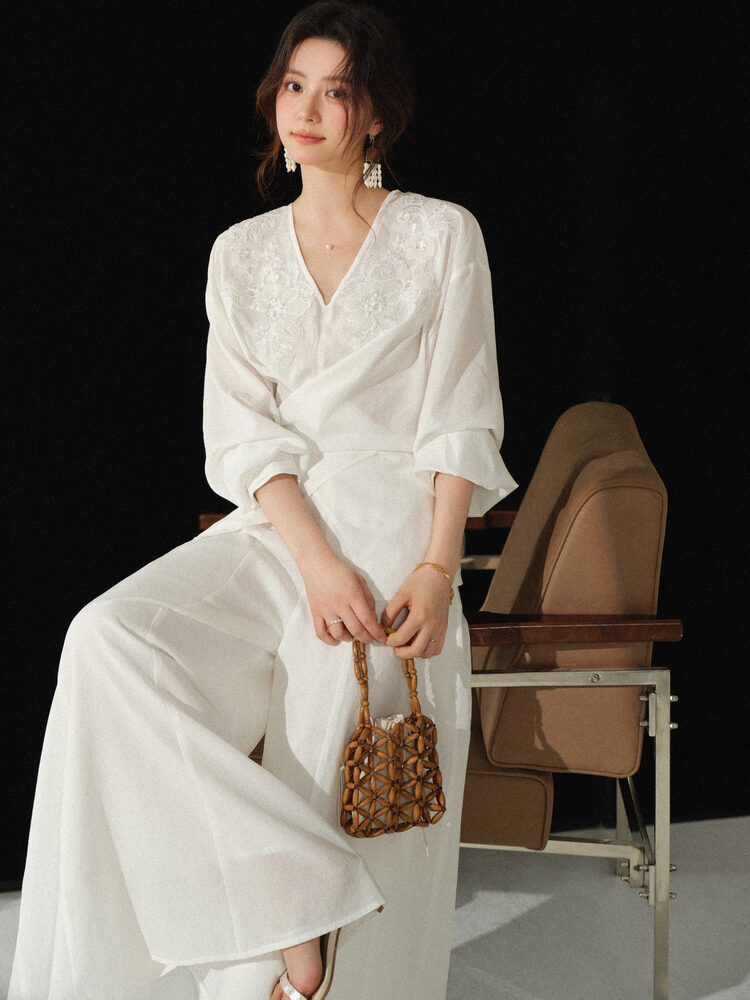 V Neck Embroidered Blouse and  - Palazzo Pant Wide recensione e prezzo